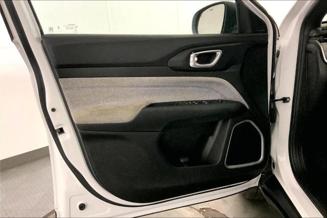 Photo of 2023 Bright White Clearcoat Jeep Compass