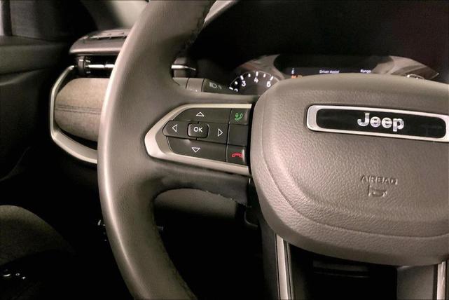 Photo of 2023 Bright White Clearcoat Jeep Compass