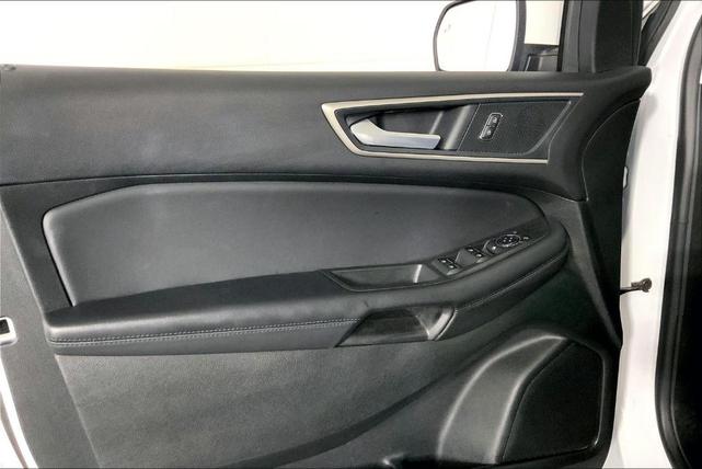 Photo of 2024 Oxford White Ford Edge