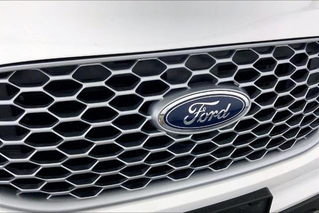 Photo of 2024 Oxford White Ford Edge
