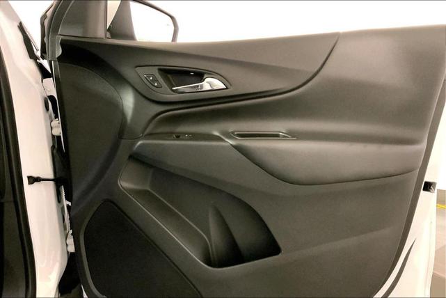 Photo of 2023 Summit White Chevrolet Equinox