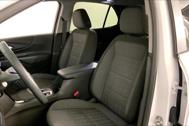 Photo of 2023 Summit White Chevrolet Equinox