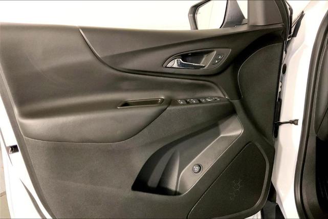 Photo of 2023 Summit White Chevrolet Equinox