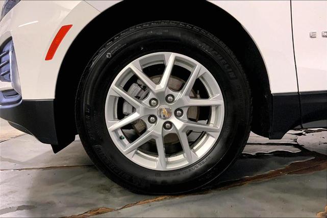 Photo of 2023 Summit White Chevrolet Equinox