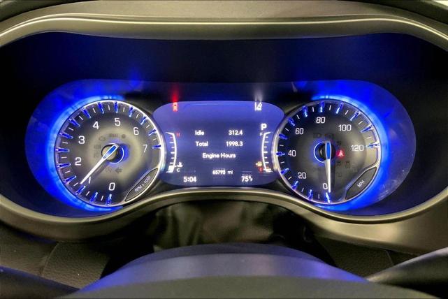 Photo of 2022 Brilliant Black Crystal Pearlcoat Chrysler Pacifica