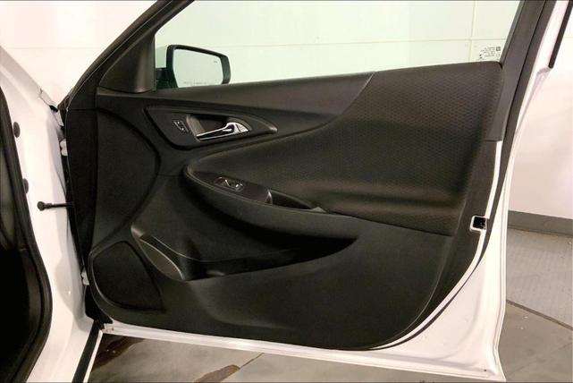 Photo of 2023 Summit White Chevrolet Malibu