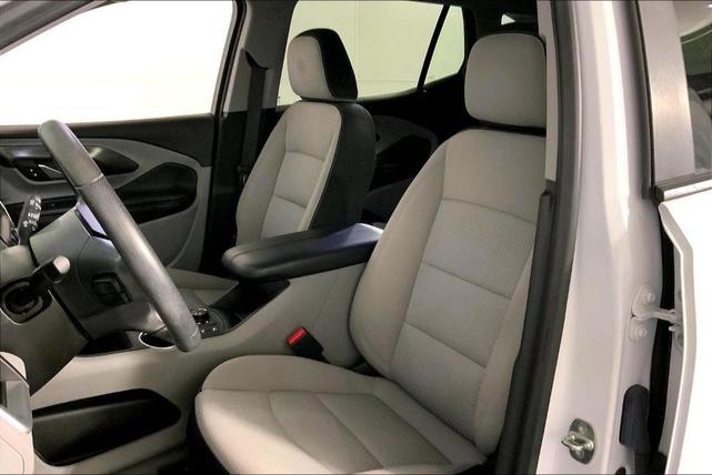 Photo of 2023 Summit White GMC Terrain