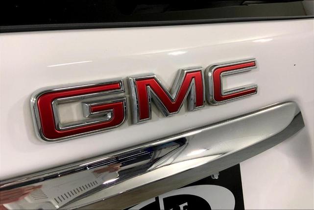 Photo of 2023 Summit White GMC Terrain