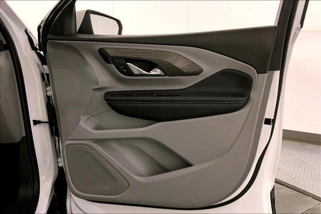 Photo of 2023 Summit White GMC Terrain