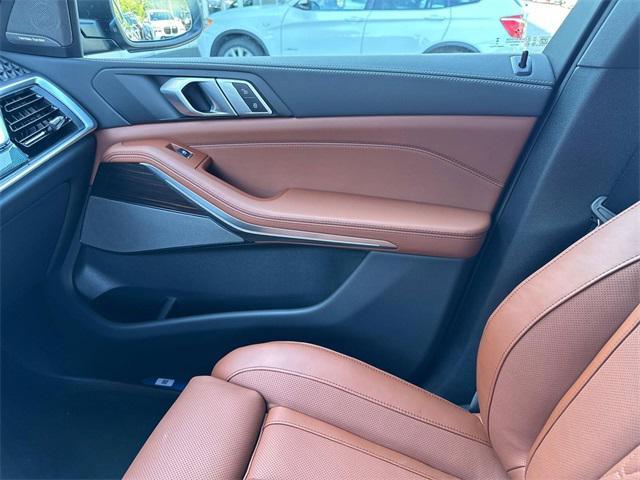 Photo of 2026 Tanzanite Blue II Metallic BMW X5