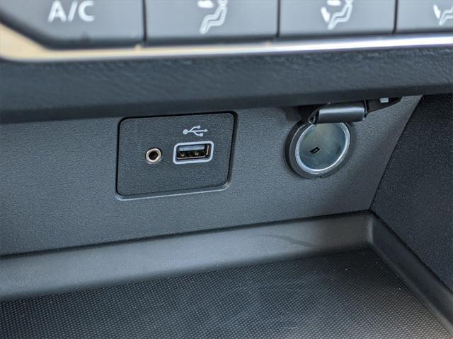 Photo of 2025 Super Black Clearcoat Nissan Altima