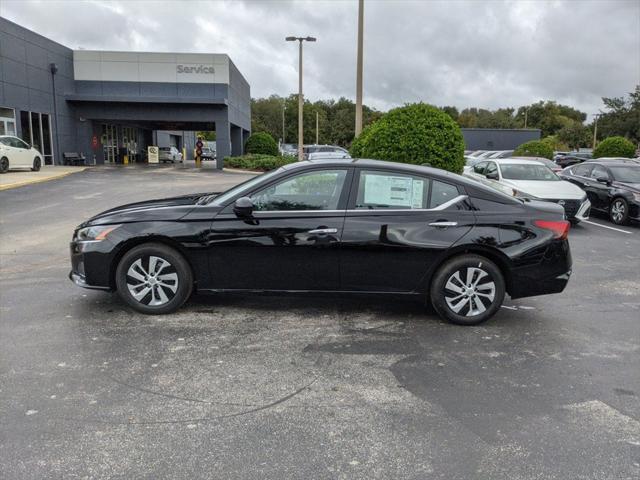 Photo of 2025 Super Black Clearcoat Nissan Altima