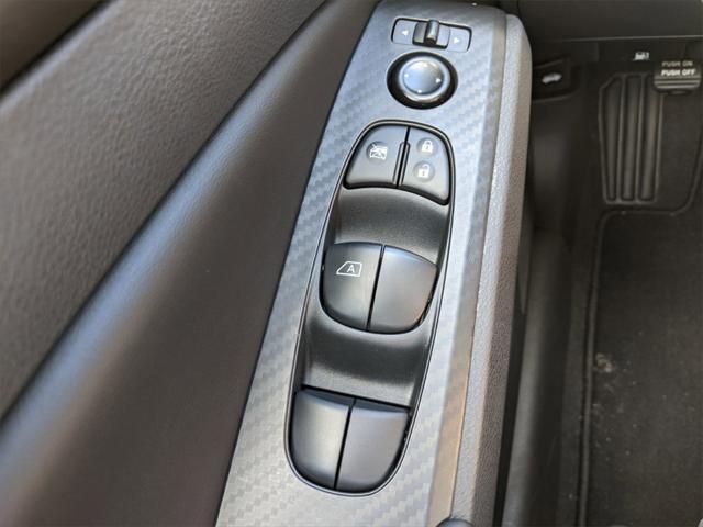 Photo of 2025 Super Black Clearcoat Nissan Altima