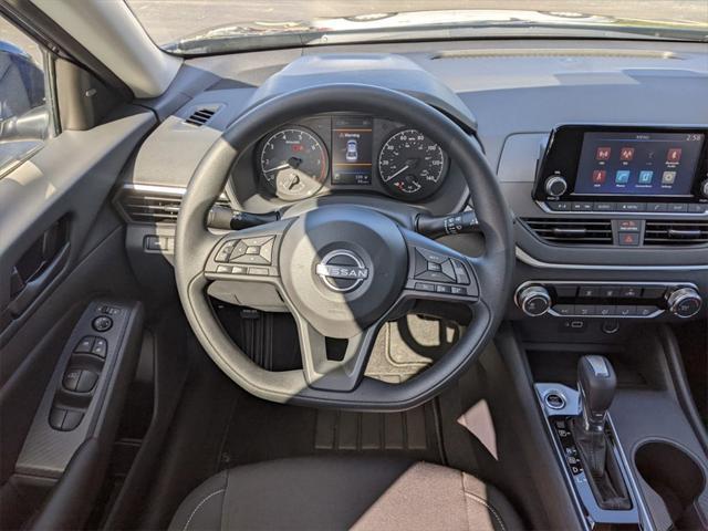 Photo of 2025 Super Black Clearcoat Nissan Altima