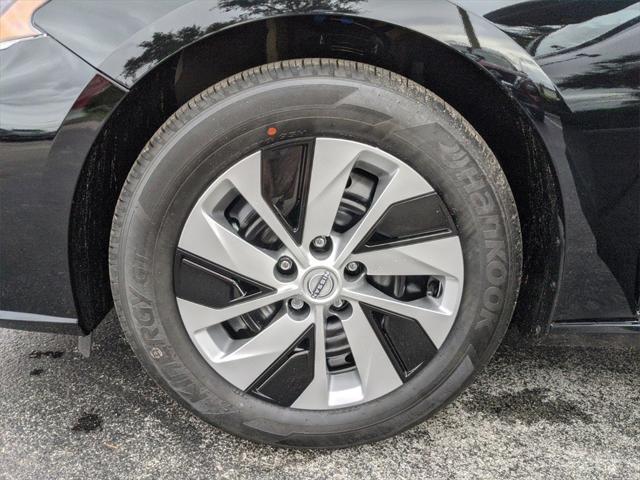 Photo of 2025 Super Black Clearcoat Nissan Altima