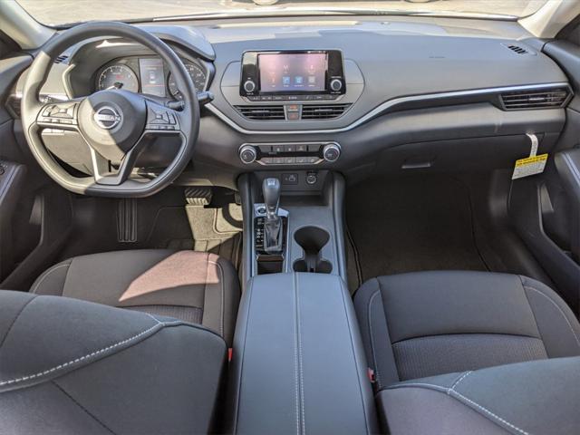 Photo of 2025 Super Black Clearcoat Nissan Altima