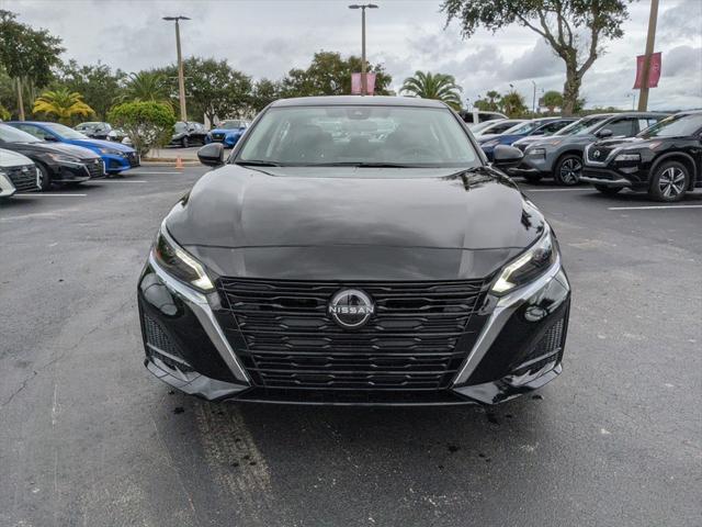Photo of 2025 Super Black Clearcoat Nissan Altima