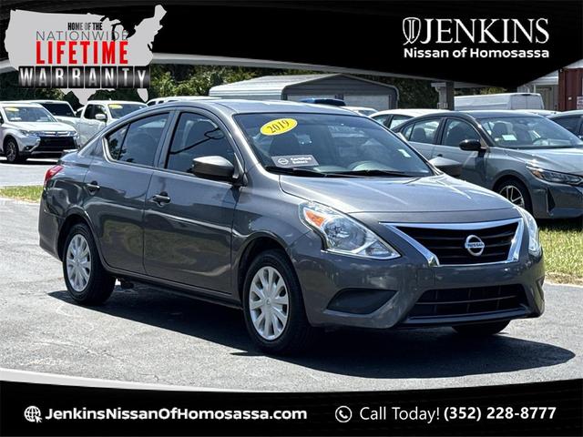 Photo of 2019 Gun Metallic Nissan Versa