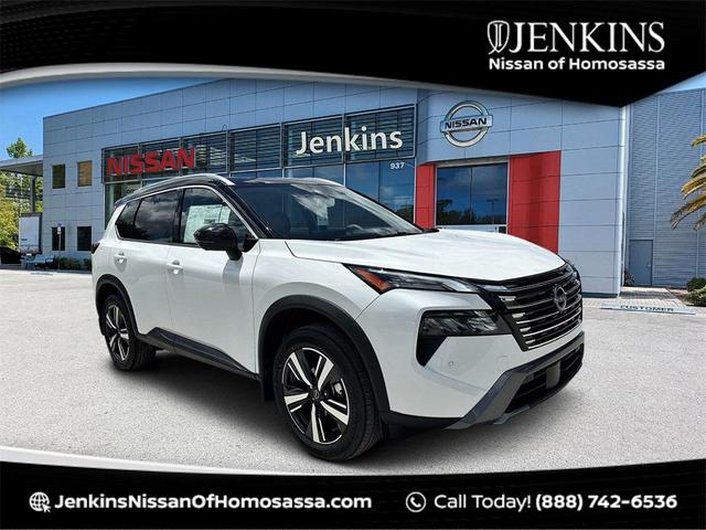 Photo of 2025 Everest White Pearl/Super Black Nissan Rogue