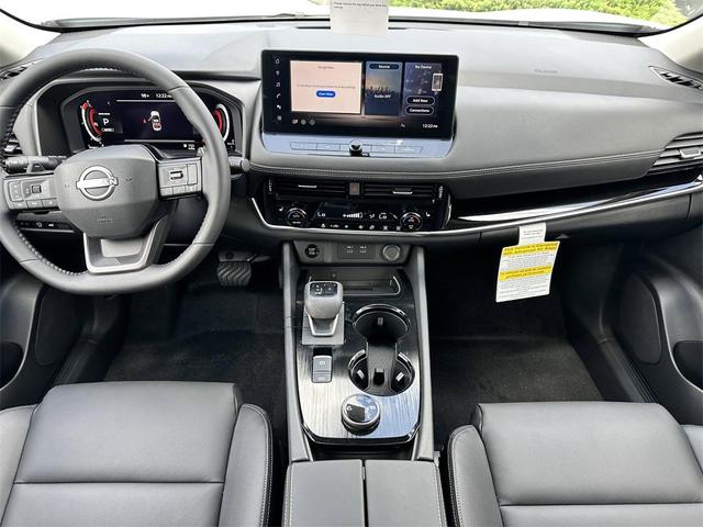 Photo of 2025 Everest White Pearl/Super Black Nissan Rogue