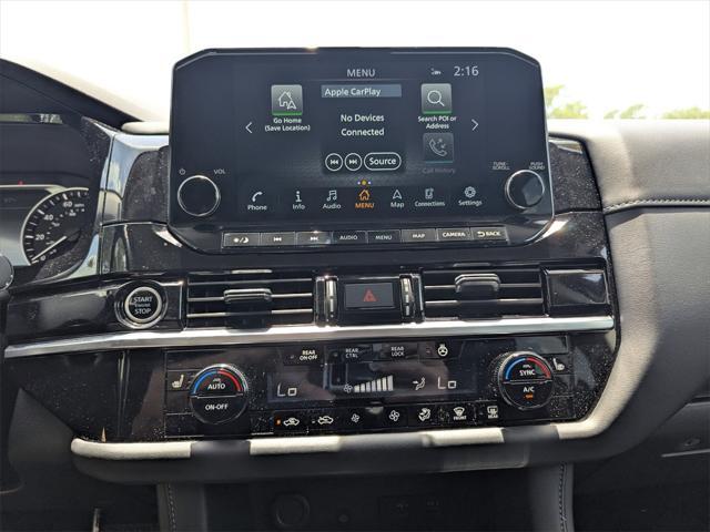Photo of 2024 Pearl White Tricoat/Super Black Nissan Pathfinder