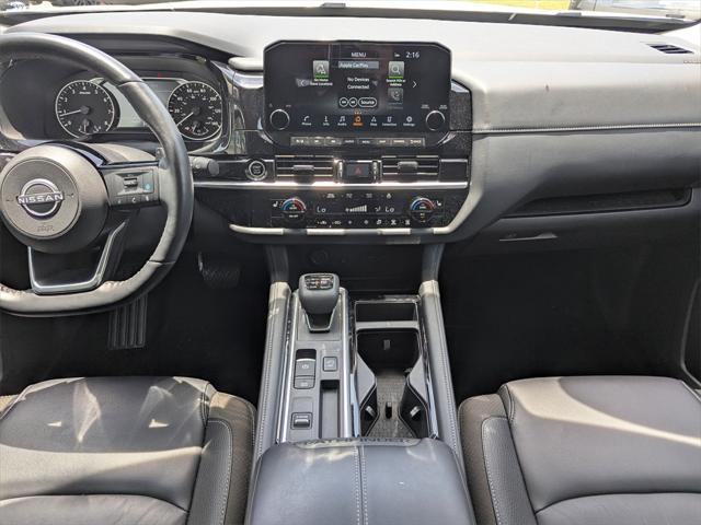 Photo of 2024 Pearl White Tricoat/Super Black Nissan Pathfinder