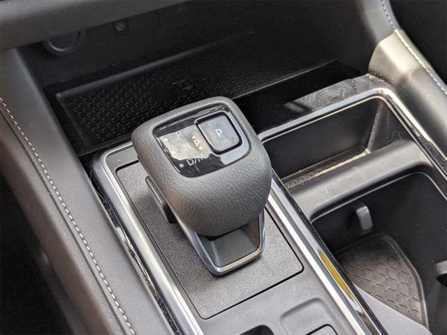 Photo of 2024 Pearl White Tricoat/Super Black Nissan Pathfinder