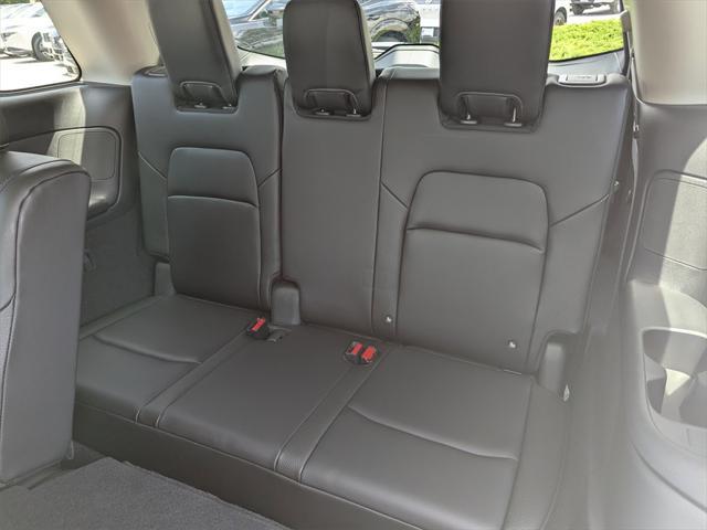 Photo of 2024 Pearl White Tricoat/Super Black Nissan Pathfinder