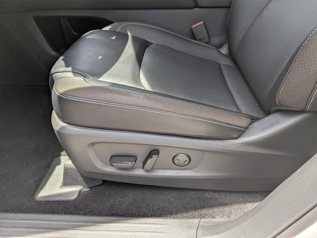 Photo of 2024 Pearl White Tricoat/Super Black Nissan Pathfinder