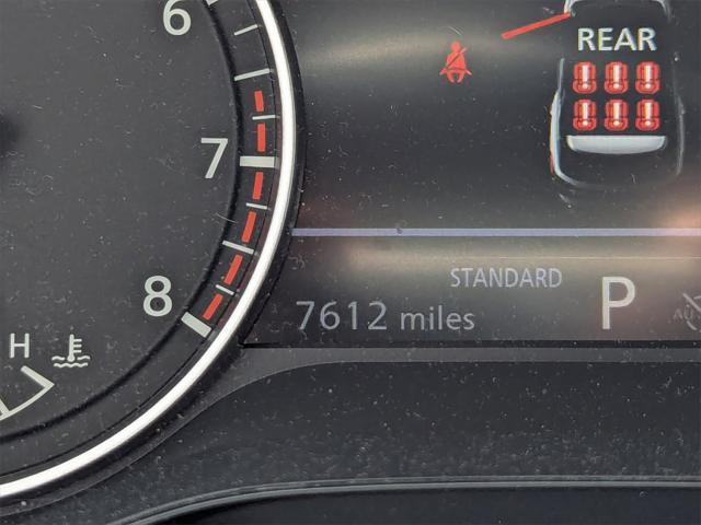 Photo of 2024 Pearl White Tricoat/Super Black Nissan Pathfinder