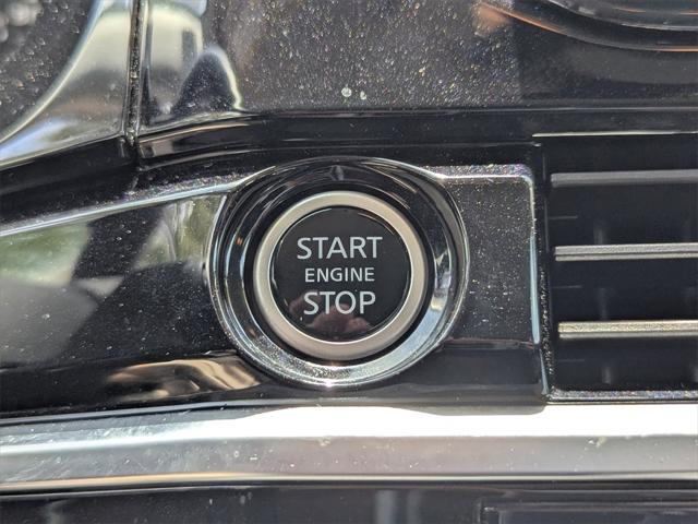 Photo of 2024 Pearl White Tricoat/Super Black Nissan Pathfinder