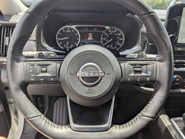 Photo of 2024 Pearl White Tricoat/Super Black Nissan Pathfinder