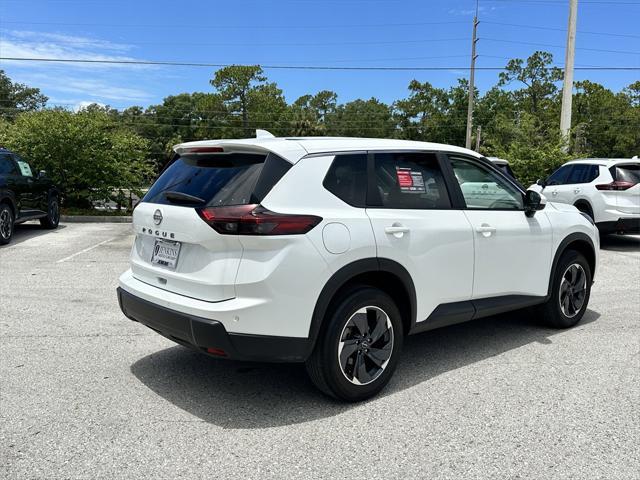 Photo of 2025 White Pearl Nissan Rogue