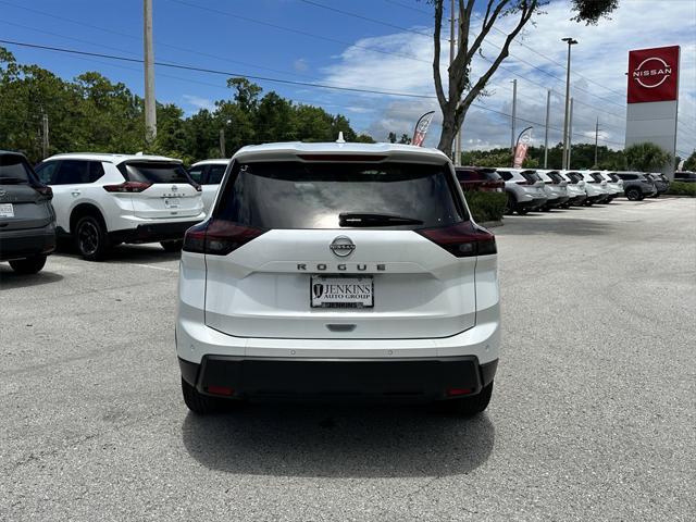 Photo of 2025 White Pearl Nissan Rogue