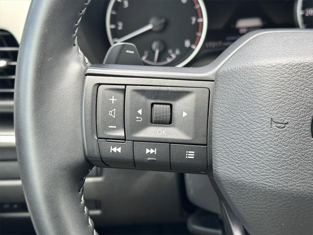 Photo of 2025 White Pearl Nissan Rogue