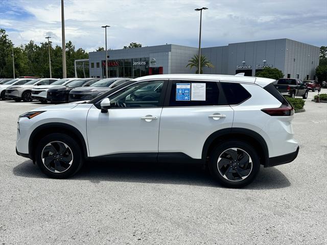 Photo of 2025 White Pearl Nissan Rogue