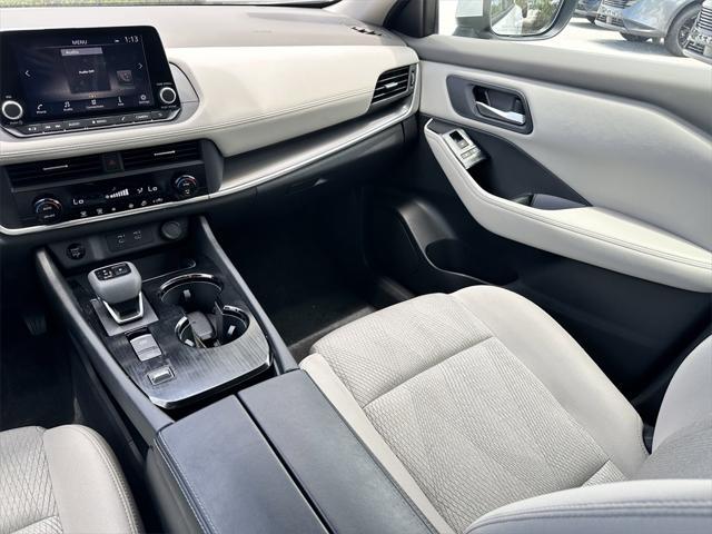 Photo of 2025 White Pearl Nissan Rogue