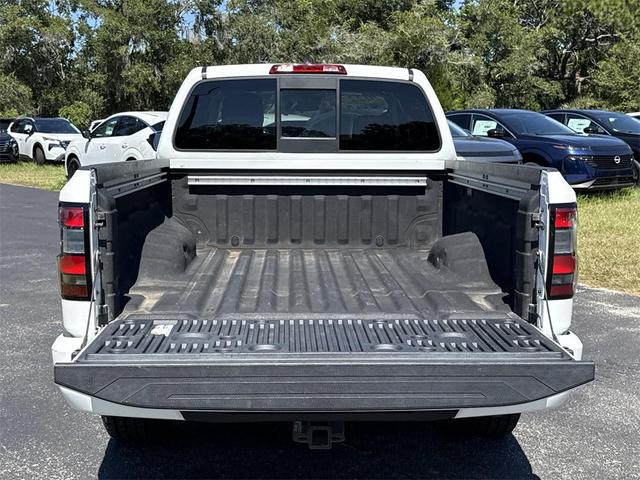 Photo of 2022 Glacier White Nissan Frontier