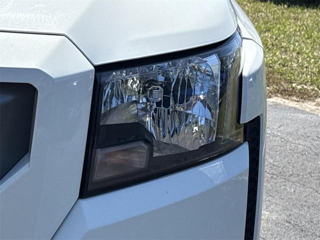 Photo of 2022 Glacier White Nissan Frontier