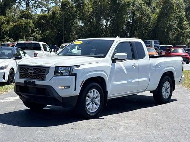 Photo of 2022 Glacier White Nissan Frontier