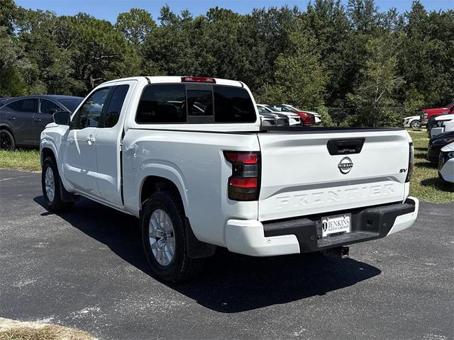 Photo of 2022 Glacier White Nissan Frontier