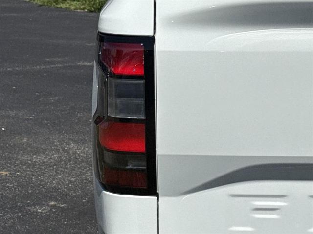 Photo of 2022 Glacier White Nissan Frontier