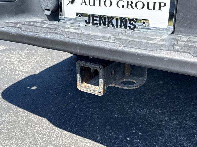 Photo of 2022 Glacier White Nissan Frontier