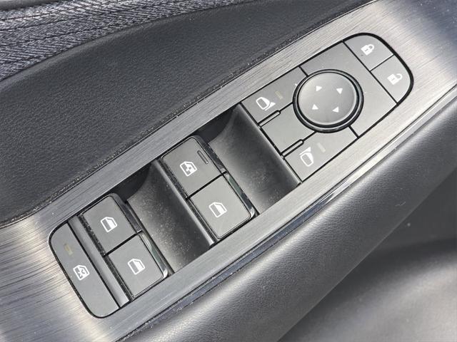 Photo of 2023 Super Black Nissan Rogue