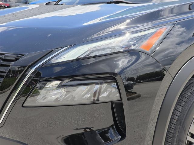 Photo of 2023 Super Black Nissan Rogue