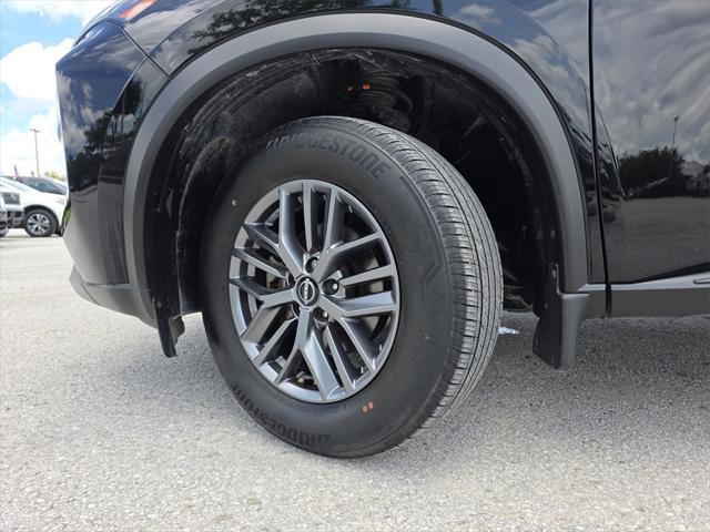 Photo of 2023 Super Black Nissan Rogue