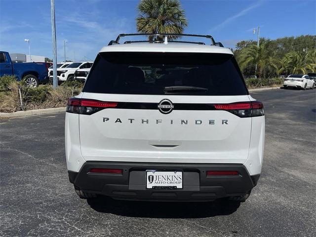 Photo of 2025 Everest White Pearl Tricoat Nissan Pathfinder