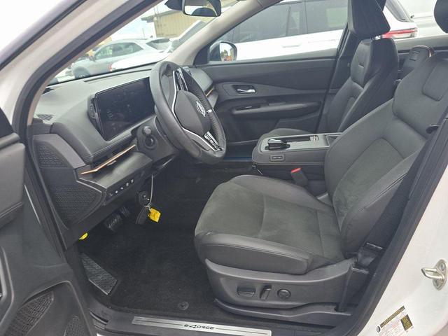Photo of 2024 Everest White Pearl Tricoat Nissan ARIYA
