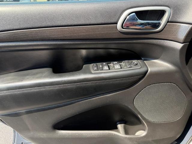 Photo of 2018 Gray Jeep Grand Cherokee