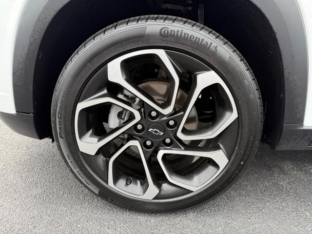 Photo of 2024 White Chevrolet Trax